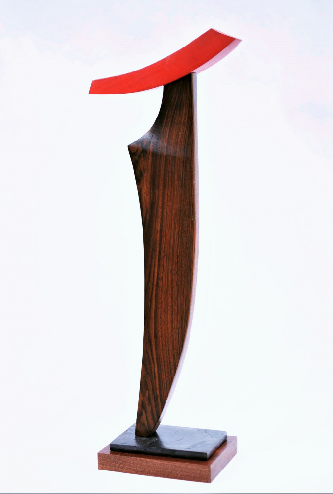dřevěná plastika do interiéru Katalánia - wenge, lípa 50 cm 