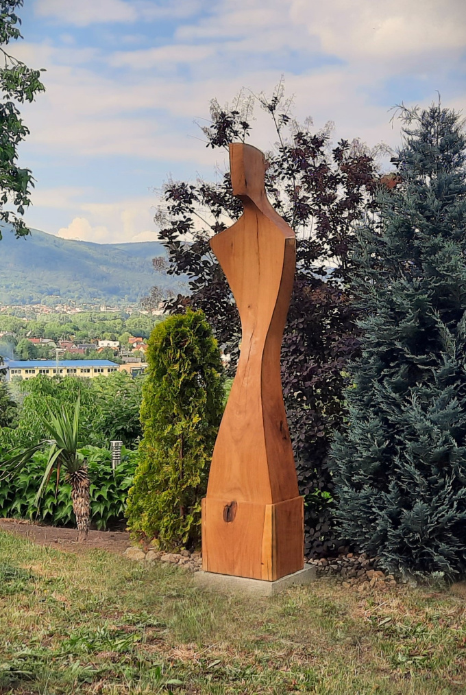 zahradní dřevěná socha Anděl s postavcem 